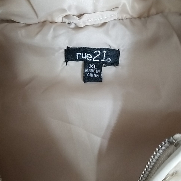 》NEW Rue21 Vest - Picture 2 of 6